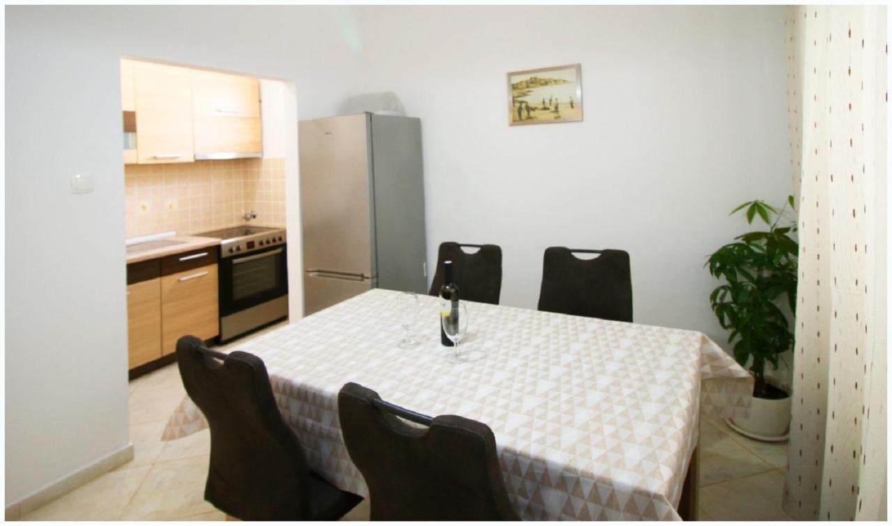 פרימוסטן Apartments And Rooms Mirja-Parking מראה חיצוני תמונה