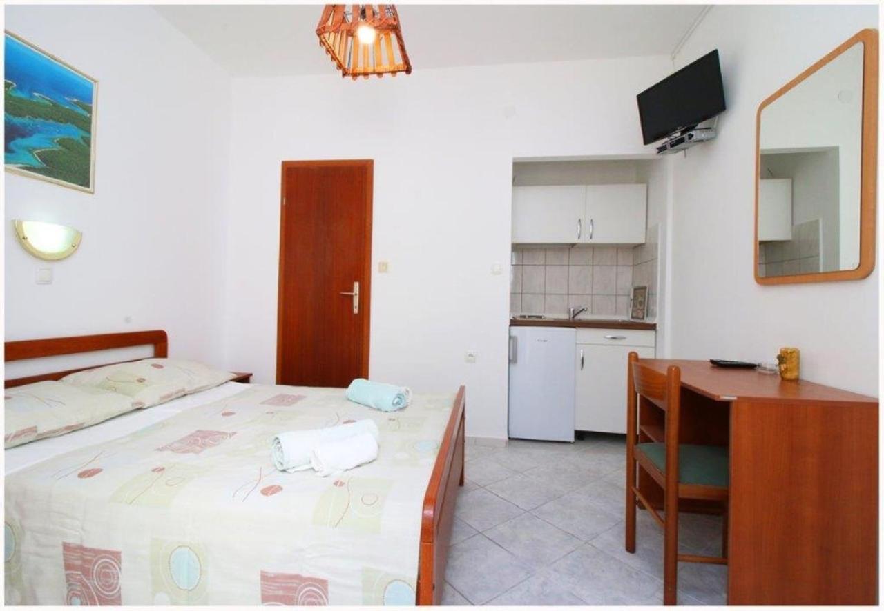 פרימוסטן Apartments And Rooms Mirja-Parking מראה חיצוני תמונה